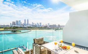 Lux - Opulent Island Suite Burj Khalifa View 1